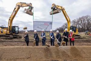 Directivos de MAN inauguran el centro logístico Salzgitter