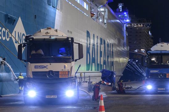 Camión en terminal portuaria