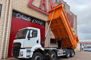 Ford Trucks con volquete