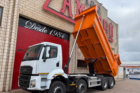 Ford Trucks con volquete