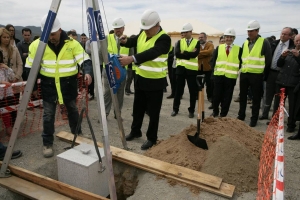 Primera piedra del centro logístico