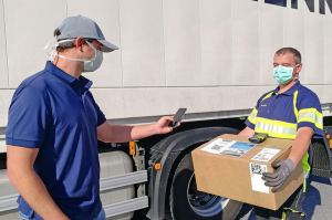 Conductores protegidos con mascarillas por Covid-19