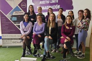 Plantilla femenina de INCloud