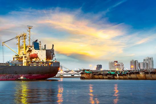 Puerto marítimo de mercancías