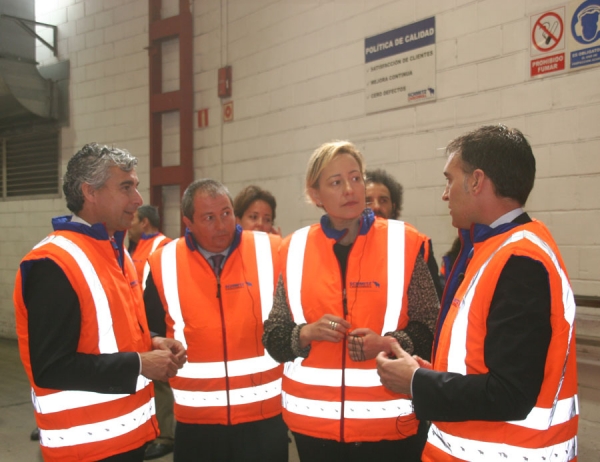 La consejera de Economía, Industria y Empleo del Gobierno de Aragón, Marta Gastón, visita Schmitz Cargobull