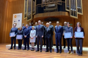 Felipe VI entrega el premio a  Deutsche Post DHL