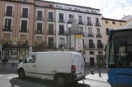 Furgoneta en el centro de la ciudad