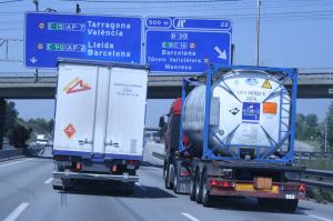 Camiones circulando por carreteras de Cataluña