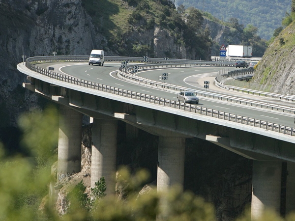 Autopista de peaje AP-68