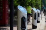 La infraestructura de recarga eléctrica crece en todos los países de la UE, salvo en uno