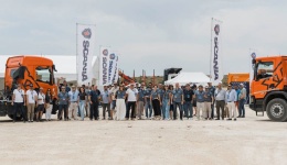 Scania impulsa su vínculo con la construcción en Osuna y Temiño