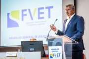 El precio del diésel y las nuevas medidas fiscales asfixian a los transportistas valencianos, según FVET